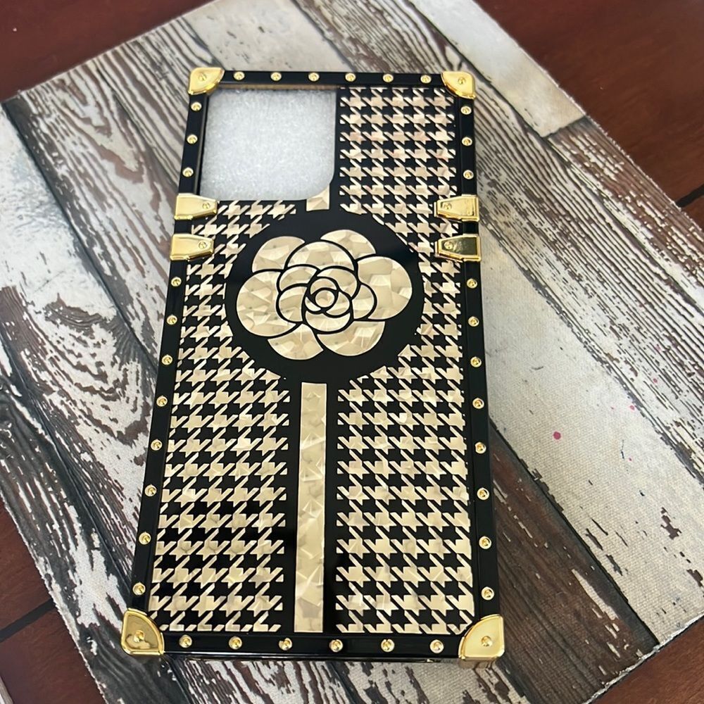 *COQUETTE-GIRL* Designer Trunk Camillia - iPhone 13 Pro Max Designer Trunk Case